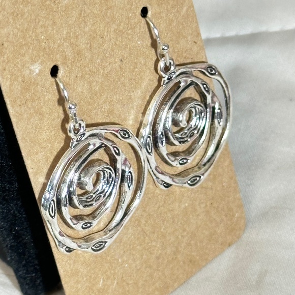 2/$20 Silver tone round swirl hook earrings Metal is textured like wood NWOT - Picture 9 of 11